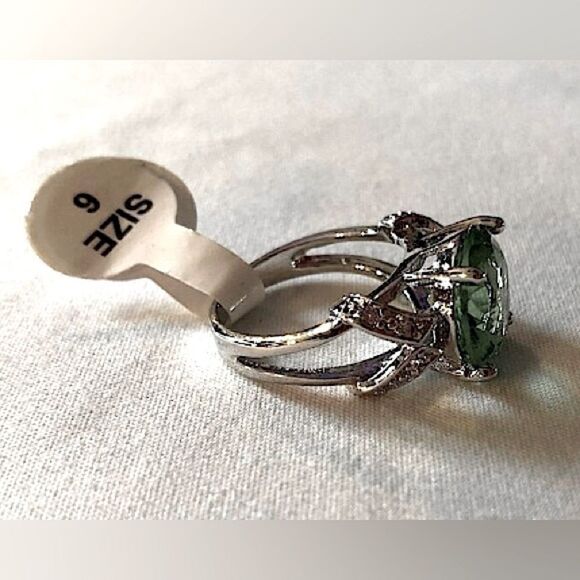 💕5️⃣ Sterling silver size 6 ring and Cz on sides - Picture 2 of 3